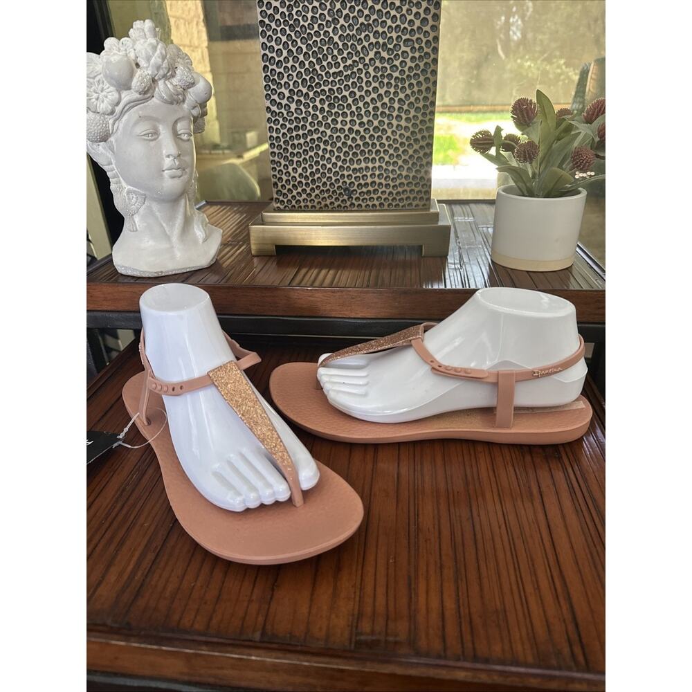New Women's Ipanema Charm Loop Size 10 Flip Flops Brazil In Bronze Glitter Pink